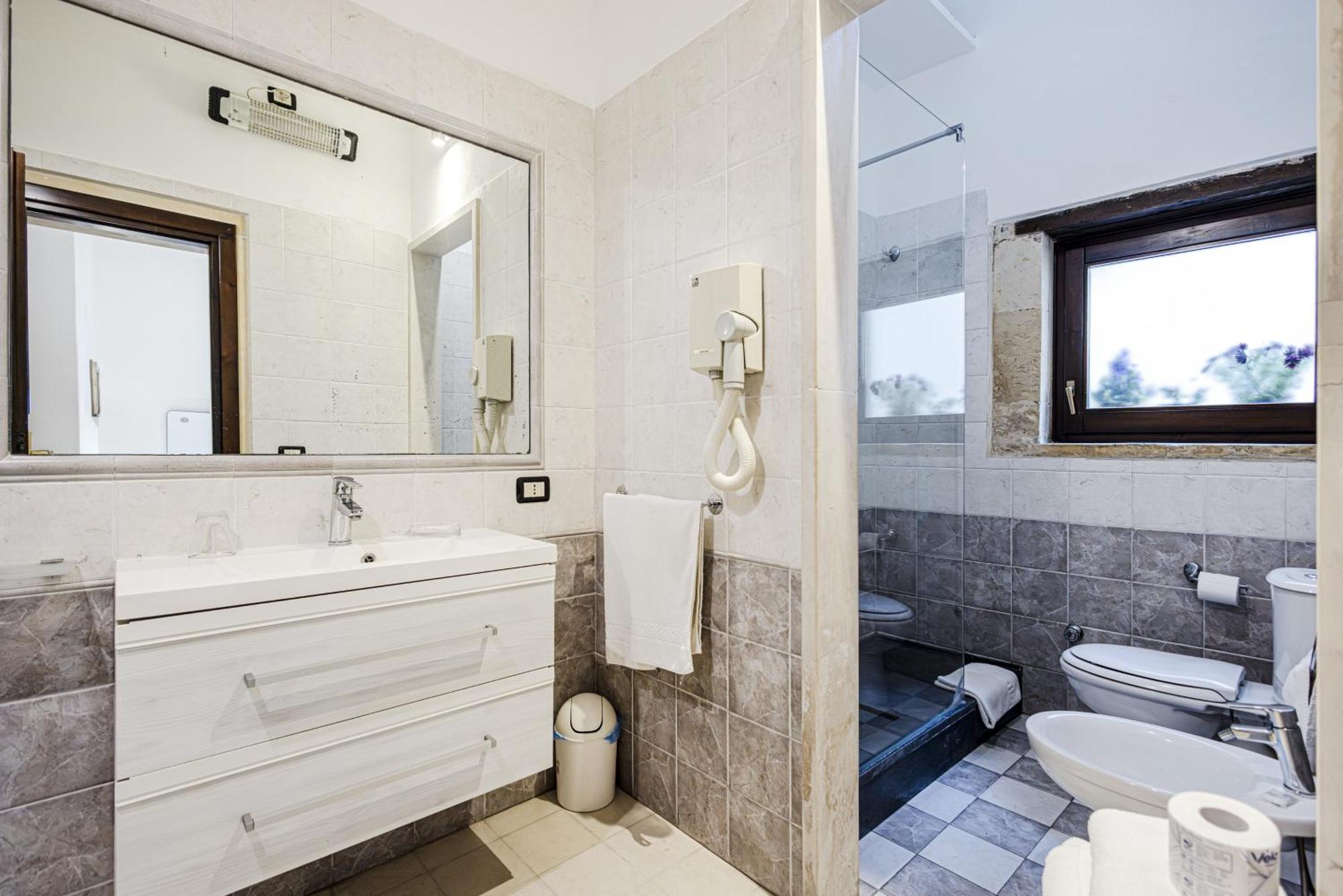 Lakkios Charming Suites And Rooms Syracuse Exterior photo