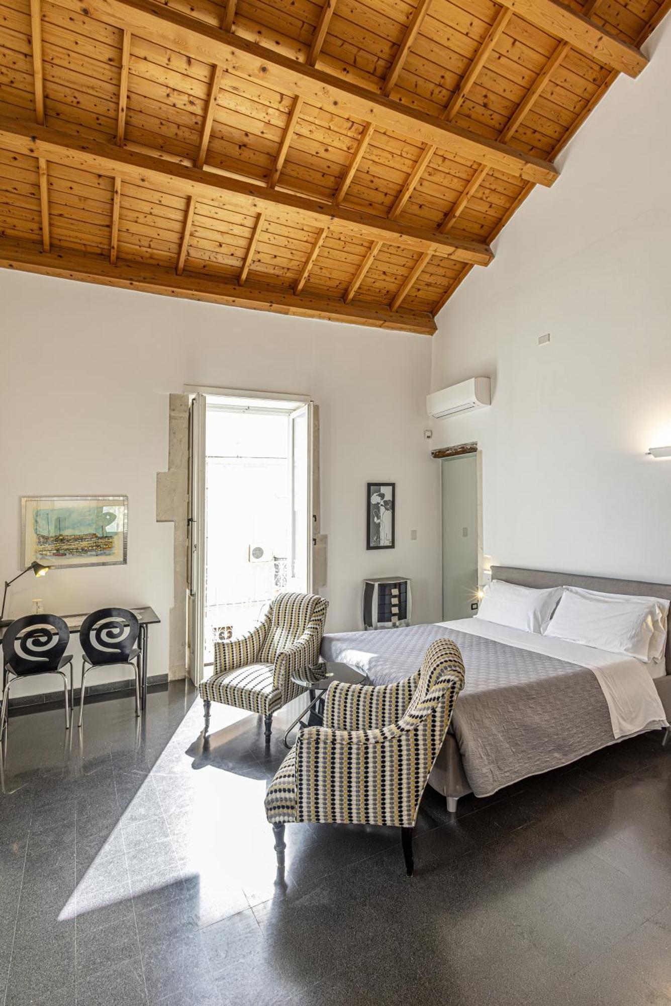 Lakkios Charming Suites And Rooms Syracuse Exterior photo