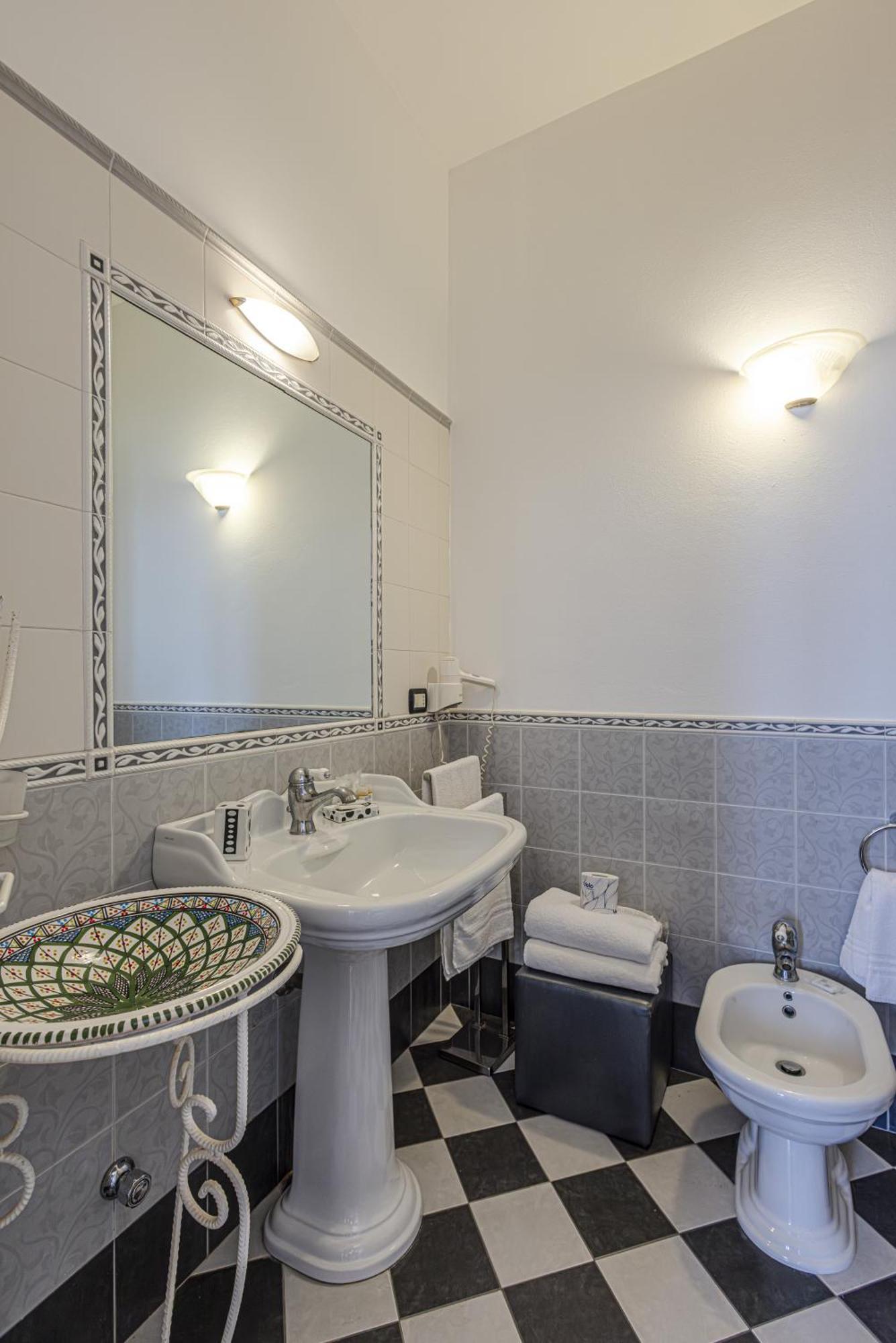 Lakkios Charming Suites And Rooms Syracuse Exterior photo